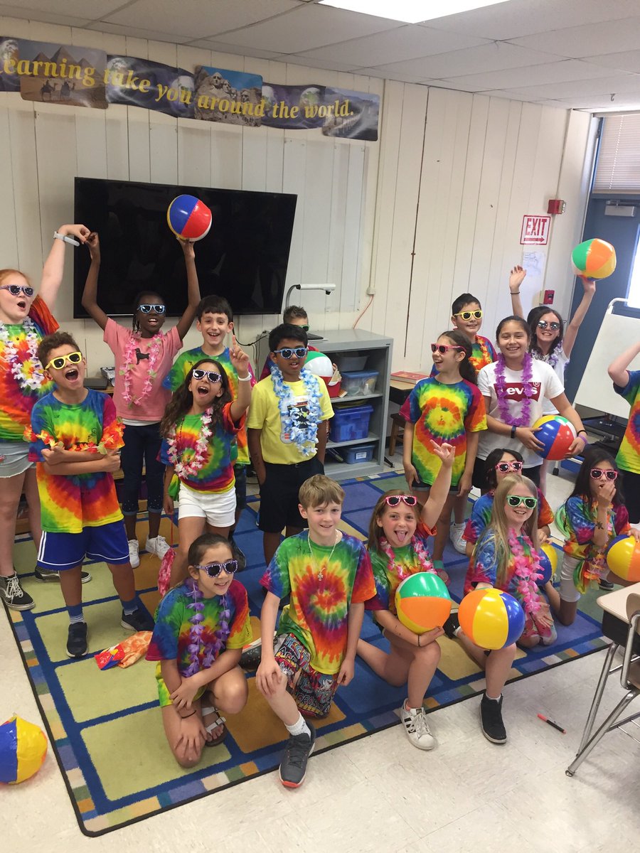 MsEngleberg's tweet photo. SCHOOLS OUT FOR THE SUMMER! Good luck to my 4th graders at Fieldstone Middle School next year! #LastDayOfSchool #proudteacher #2ndyeardone ☑️ @MontvaleSchools https://t.co/0EQm6hy497