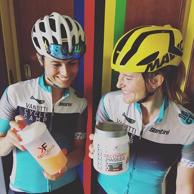 elenamartinello's tweet photo. Hot... super hot!!!!
The best thing to do after a nice ride is to reintegrate with some tasty drinks!!! #keforma #ridelikeagirl
.
#lesangjaune #womenscycling #girlpower #strongher #cyclinglife #iosonocyclist #cycling #cyclingshots #donneinbici #cyclingst… https://t.co/exENYSNf8W https://t.co/LuWYp8WNTX