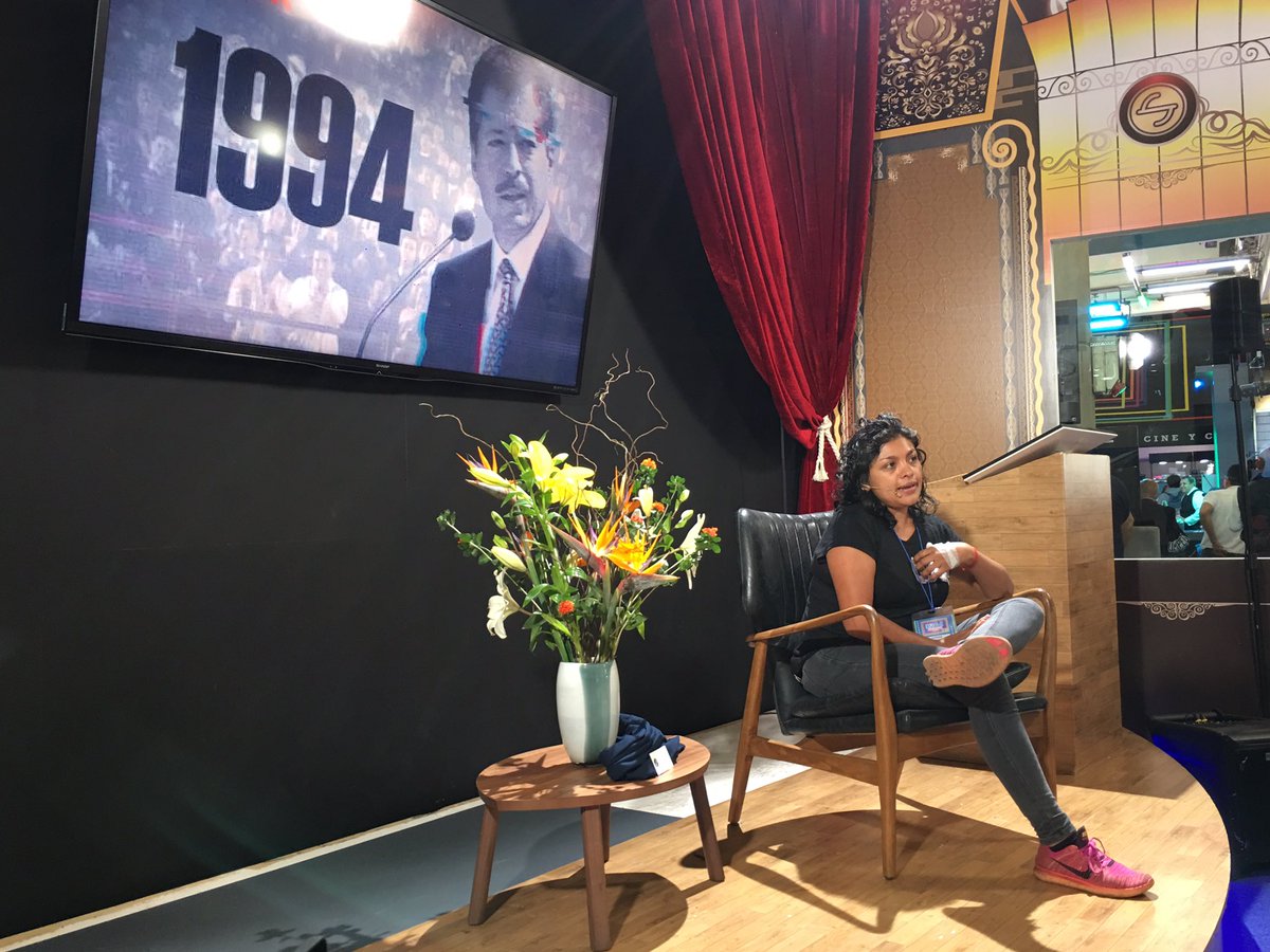 simplementeMX's tweet photo. La serie documental de @Netflix, 1994 es el trabajo periodístico en el que se muestran los cambios políticos y sociales en México durante ese año. Fue realizado con el equipo @RED_Cinema de Simplemente. #ExpoCineTV #ExpoCine19 https://t.co/X1XR3YOdjB