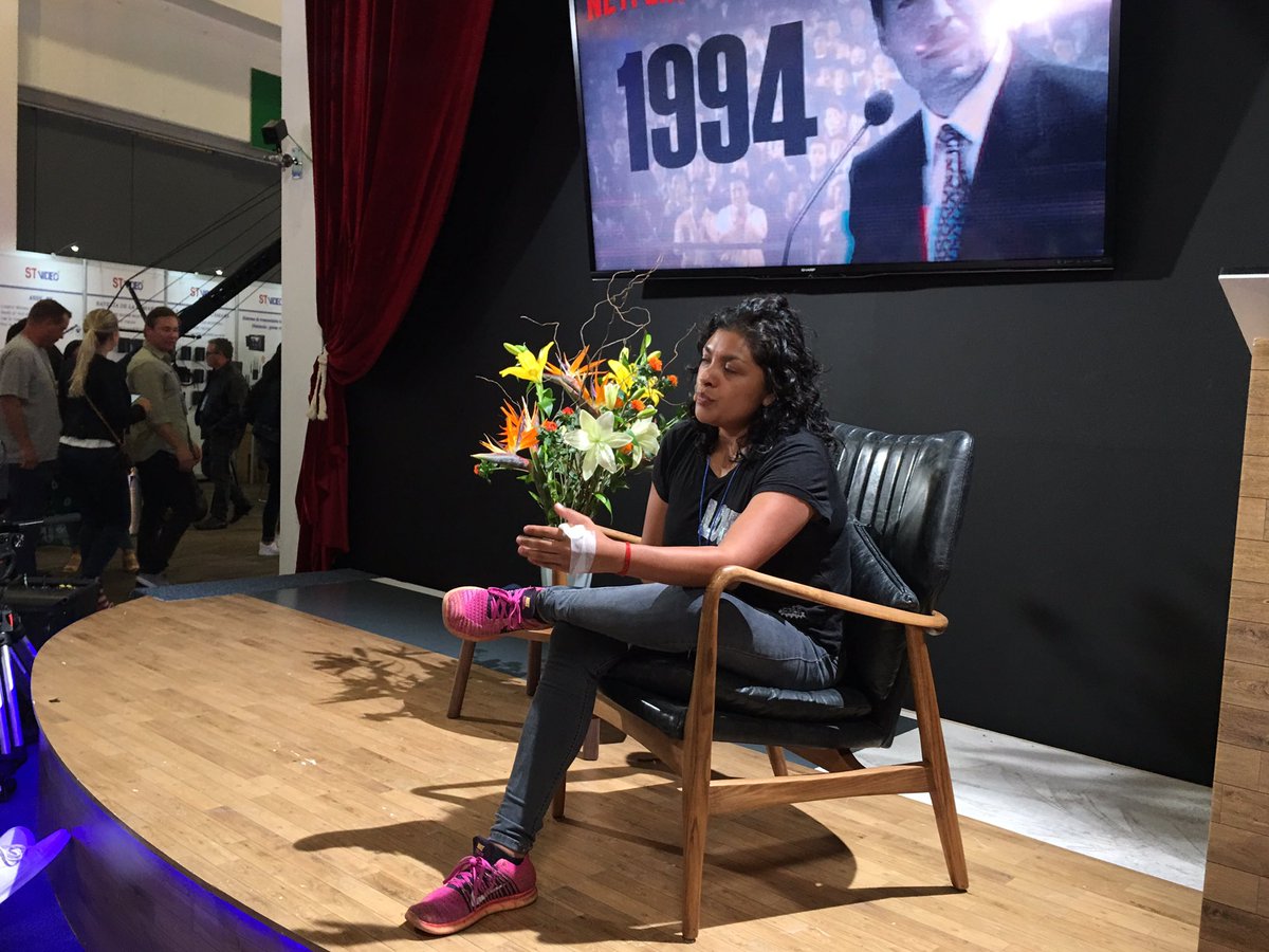 simplementeMX's tweet photo. La serie documental de @Netflix, 1994 es el trabajo periodístico en el que se muestran los cambios políticos y sociales en México durante ese año. Fue realizado con el equipo @RED_Cinema de Simplemente. #ExpoCineTV #ExpoCine19 https://t.co/X1XR3YOdjB