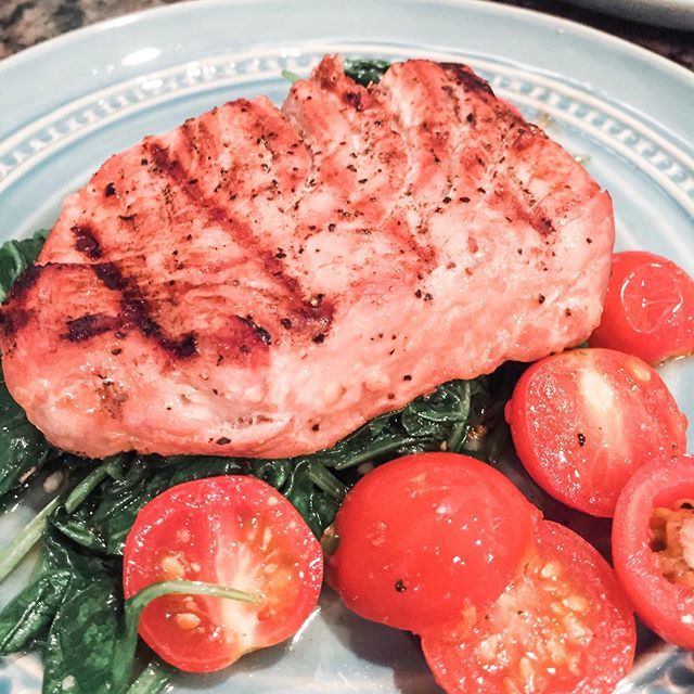 hungryadventur's tweet photo. .: H O M E :. Marinated grilled tuna steak over sautéed spinach and fresh local cherry tomatoes😍 —
* Marinade* 1/2 cup apple juice, 4 tbsp soy sauce, 1 tbsp honey, 1/2 tsp dry mustard, 2 cloves minced garlic
.
.
#hungryadventurer 
#cookathome
#localp… https://t.co/gBJFPp1TDt https://t.co/jjd8UP3dKY