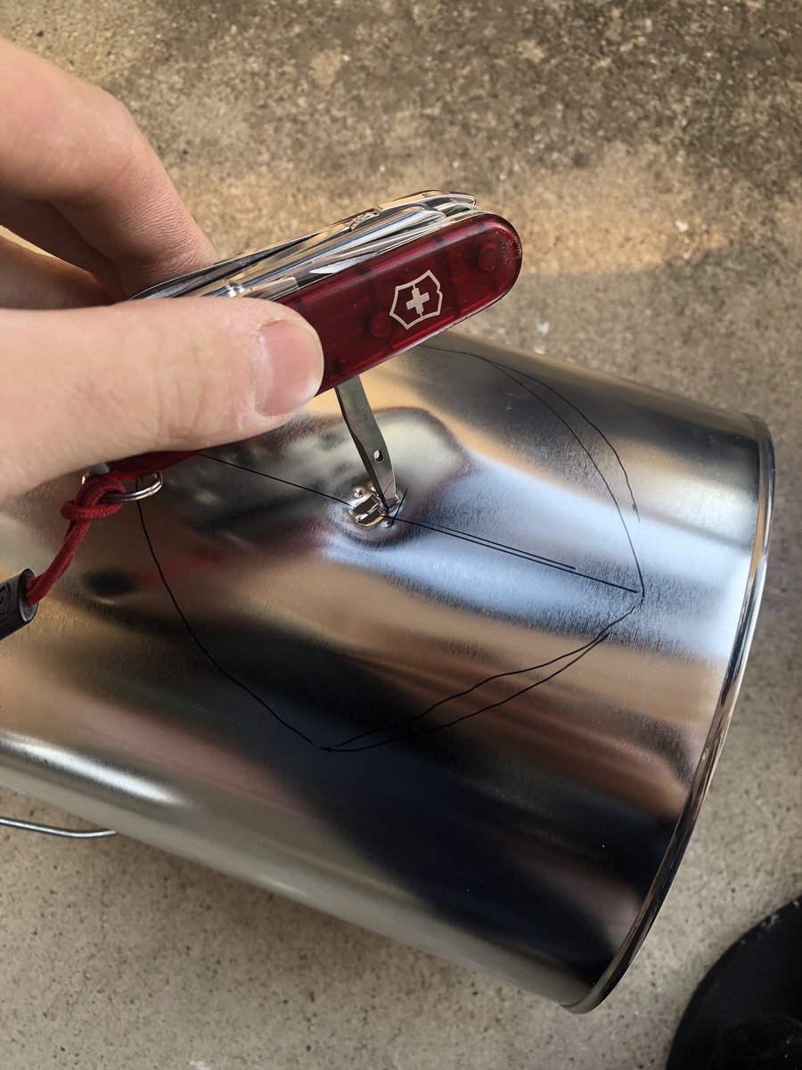 Ryo 片側だけ缶切りで蓋をかけたペンキ缶の側面に同じサイズのペンキ感が差し込めるように穴を開けます 焦らず 少しずつ 手元に注意しながら作業しましょう Diy ロケットストーブ Rocketstove ペンキ缶 十得ナイフ 板金ハサミ T Co Ryo 片側だけ缶切りで蓋をかけたペンキ缶の側面に同じサイズのペンキ感が差し込めるように穴を開けます 焦らず 少しずつ 手元に注意しながら作業しましょう Diy ロケットストーブ Rocketstove ペンキ缶 十得ナイフ 板金ハサミ T Co