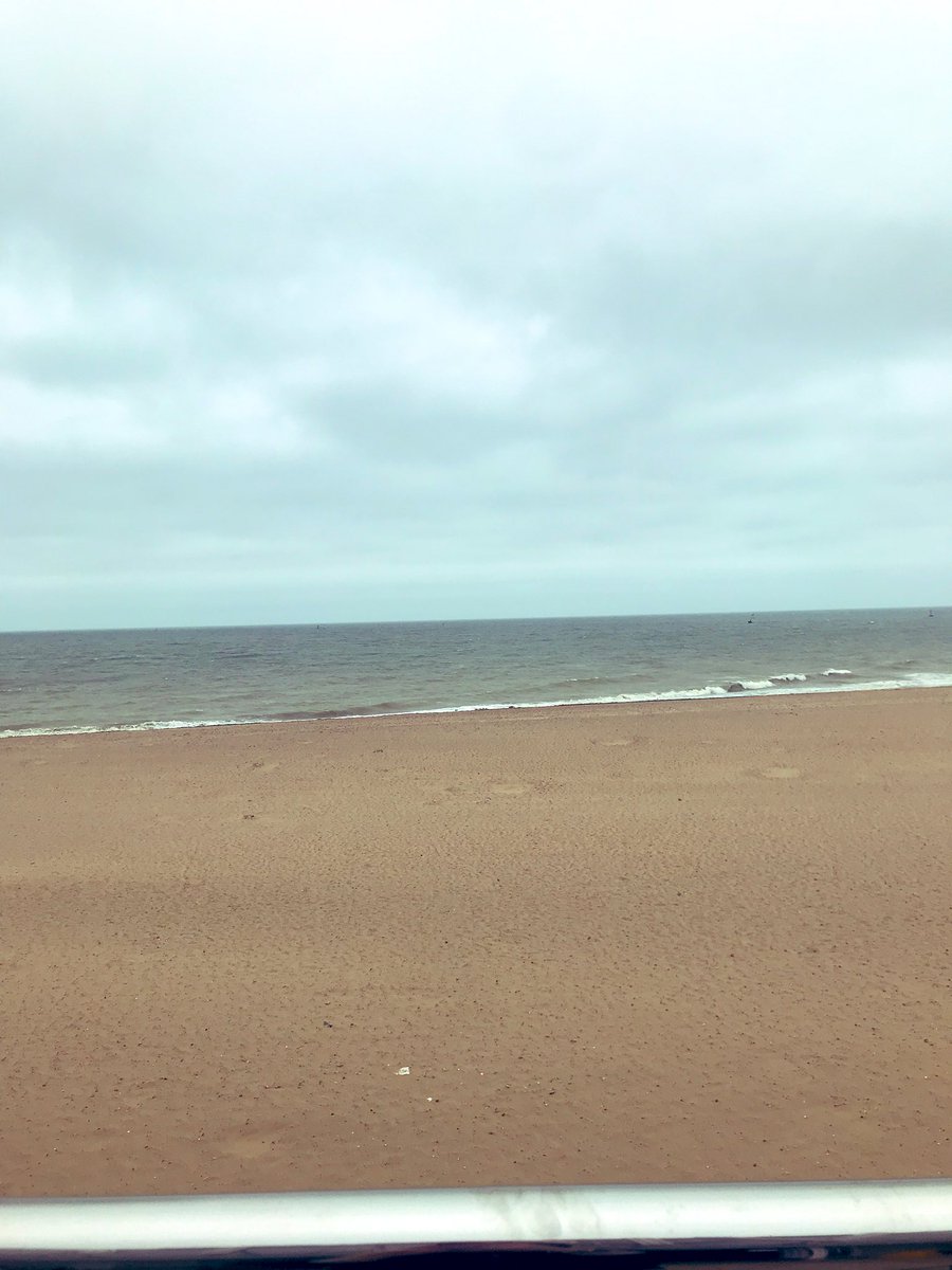oatsnbarley's tweet photo. Possibly, THE BEST #wetherspoons view, EVER! @BrezBarwise #wethos #pub #seaview #beach https://t.co/Y5ZB9hj4nd