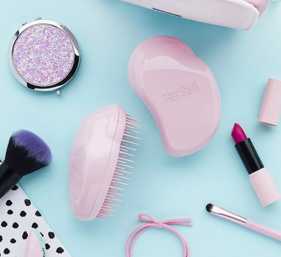 TangleTeezerCan's tweet photo. Our Pink Thick &amp; Curly detangling hairbrush does wonders for unruly, hard-to-tame locks 💖 https://t.co/7StFI3DJ7J