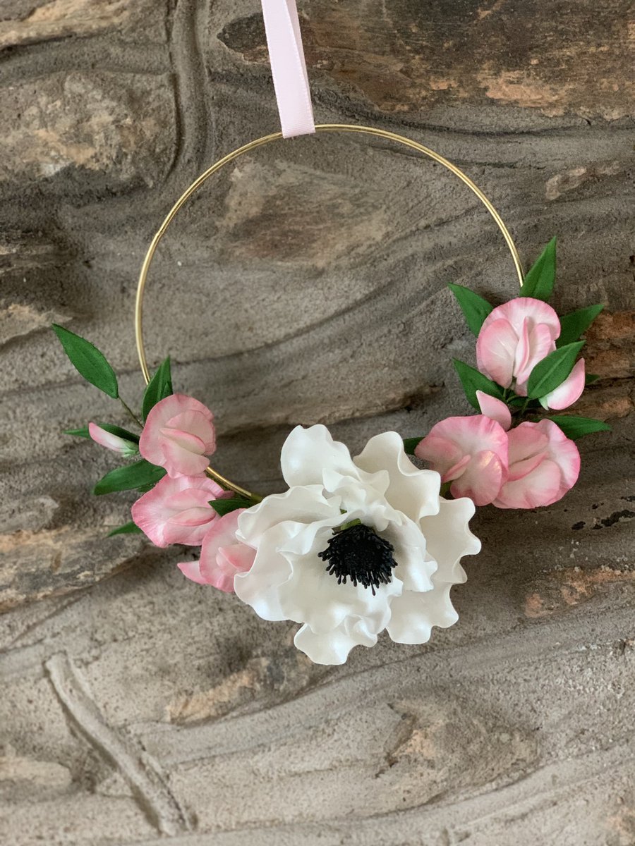 sarsarfred's tweet photo. Second creation from sugarcraft #pretty #sweetpea #sugarcraft #cake #cakedecorating #love #beautiful #followforfollowback https://t.co/UmpYzEqBdk