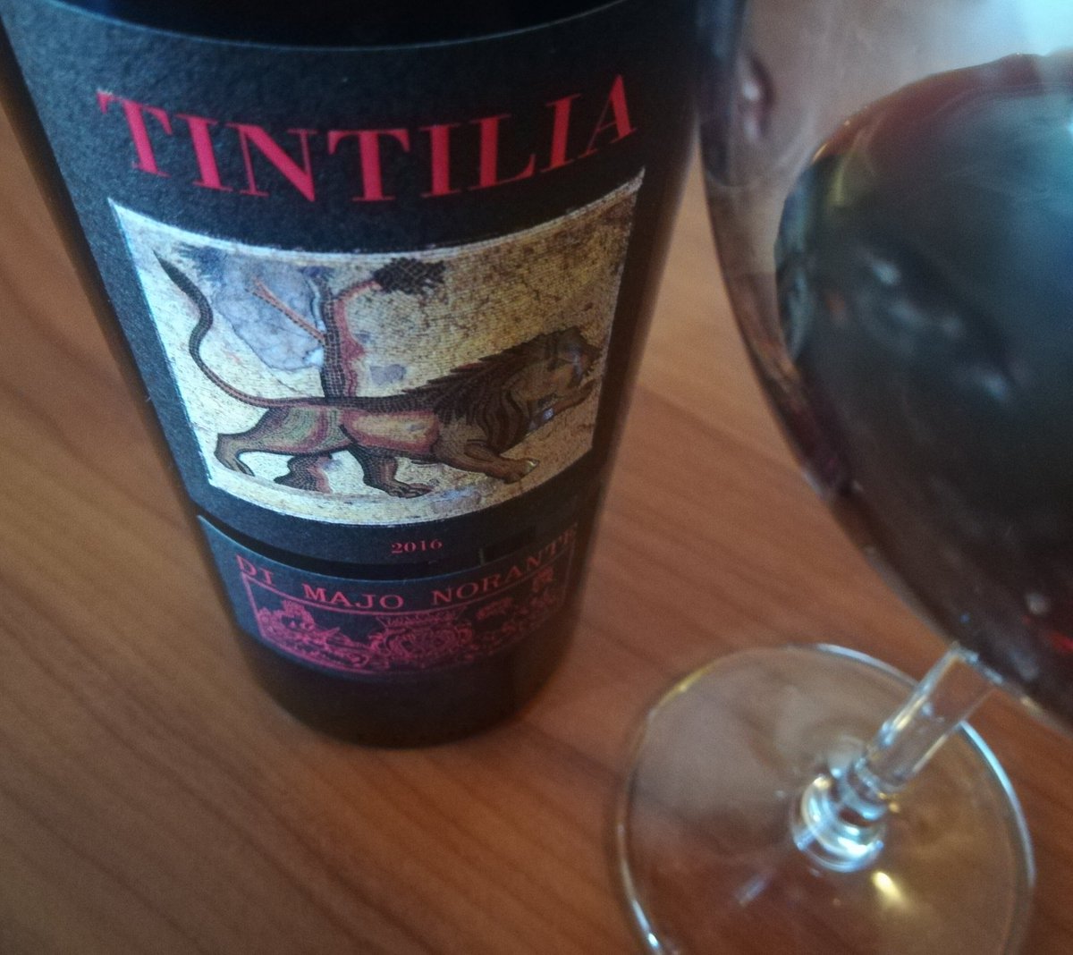 enoitaca's tweet image. Un vino davvero buono, strutturato ma non pesante, scorrevole e speziato, sanguigno... Un grande rosso che, anche con il clima torrido di questo giugno infuocato, sa farsi apprezzare! #degustazione #vino #sommelier #Molise #Tintilia @DimajoNorante