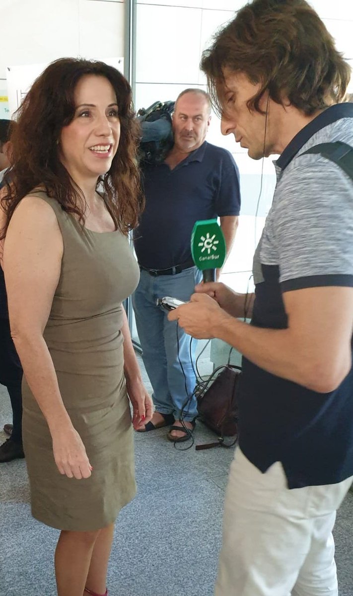 Momentos del acto de presentación de la nueva campaña sobre acogimiento familiar.Presentación de la Sra.Consejera Dña. Rocío Ruiz y charla con la Sra.DG.de infancia Dña.M.Antonia Rubio.
Entre todos poniendo nuestra parte para que queden los menos niños en centros