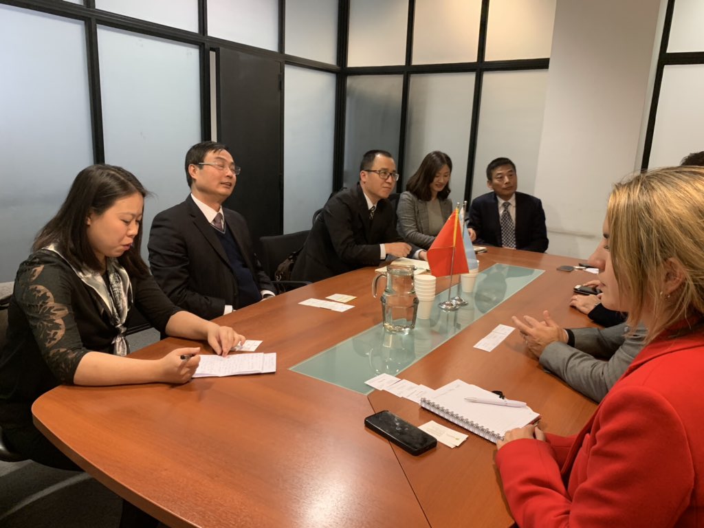 Nos reunimos con la delegación de Shanghai Pudong junto a <a href="/ljsarquis/">Leo Sarquís</a> y @pato_della para tratar el desarrollo del negocio agroindustrial en la provincia de Buenos Aires. 

#DiegoCagliolo <a href="/Daruffa/">Deluma</a> @AgroindustriaBA @BASecGeneral