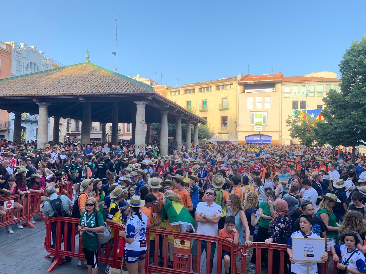 RFEBalonmano's tweet photo. 📸 #GCup2019 | Aprovechando la celebración de la Granollers Cup 2019, el Comité Técnico de Árbitros organiza el curso de ascenso para árbitros en el que participan un total de 41 colegiados y colegiadas. #Formación https://t.co/Th81sDx1zG