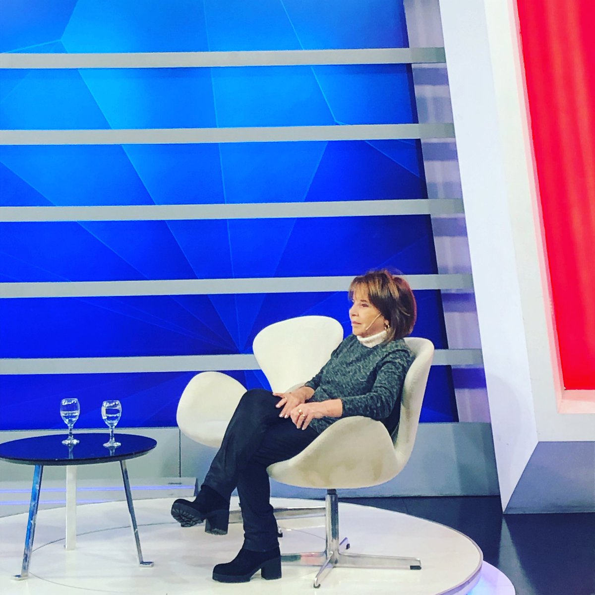 chicheduhalde's tweet photo. Ya en vivo en @CronicaTV prende el televisor 📺. @MjConectadas https://t.co/3xpTrwdrPM