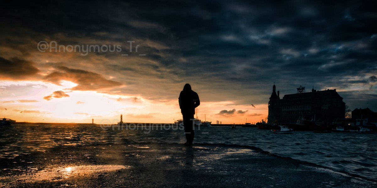 Buraya Rabbim ömür verirse kendime 
On sene sonra okumak için bir not bırakıyorum..
..
"Umarım Sevdiğin İnsanla Uyuyorsundur.."