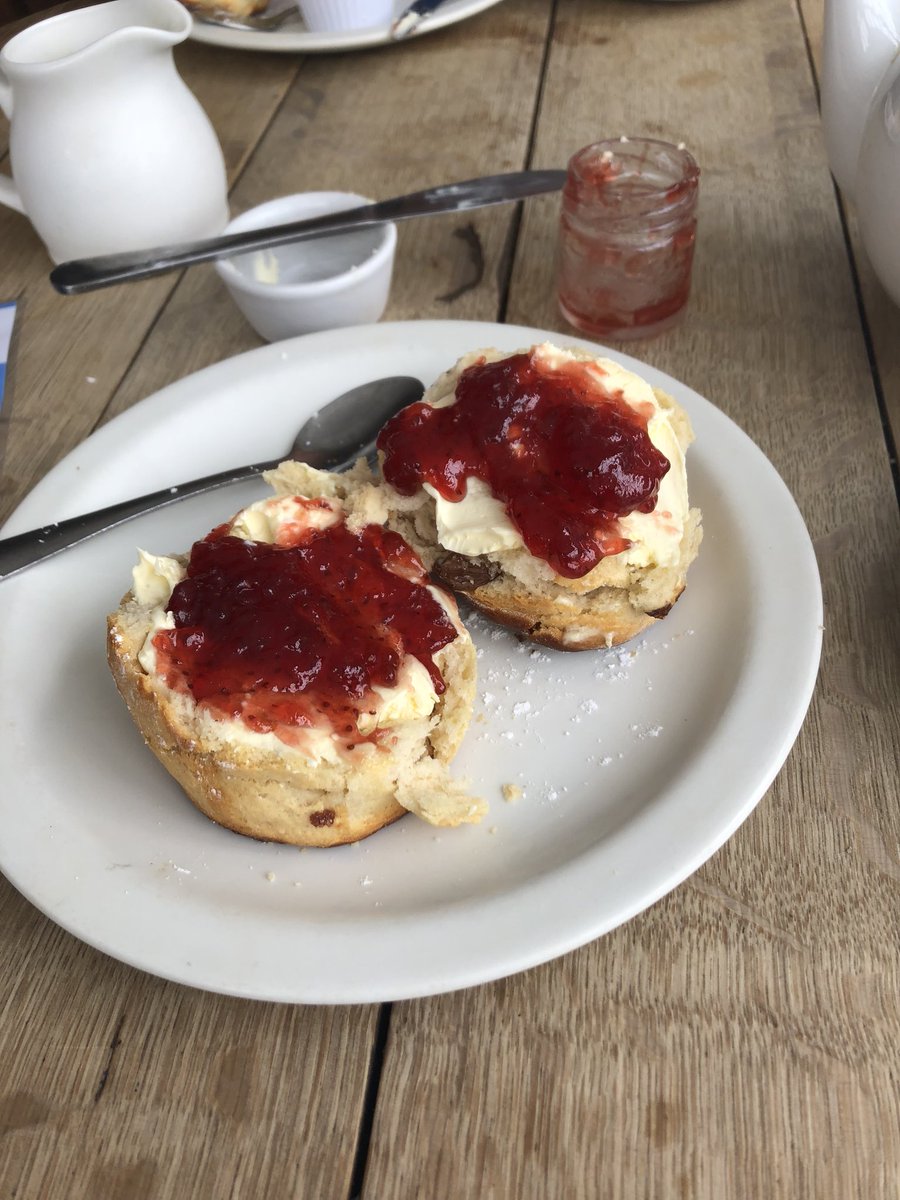 RobBendigo's tweet photo. For the first time in my life, I understand why one would put the cream on before the jam. Clotted cream just can’t go on top! #DevonshireTea #EnglishTea #TheCotswolds #LucysTeaRooms https://t.co/ZUX3QGloAv