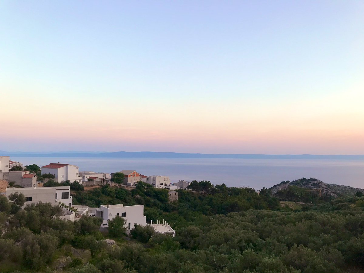 RebeccaHawkes2's tweet photo. Holiday sunsets βοΈβ€οΈ
#timetorelax #summerholiday #villawithaview #beachtime https://t.co/Ctx9OjOOpI