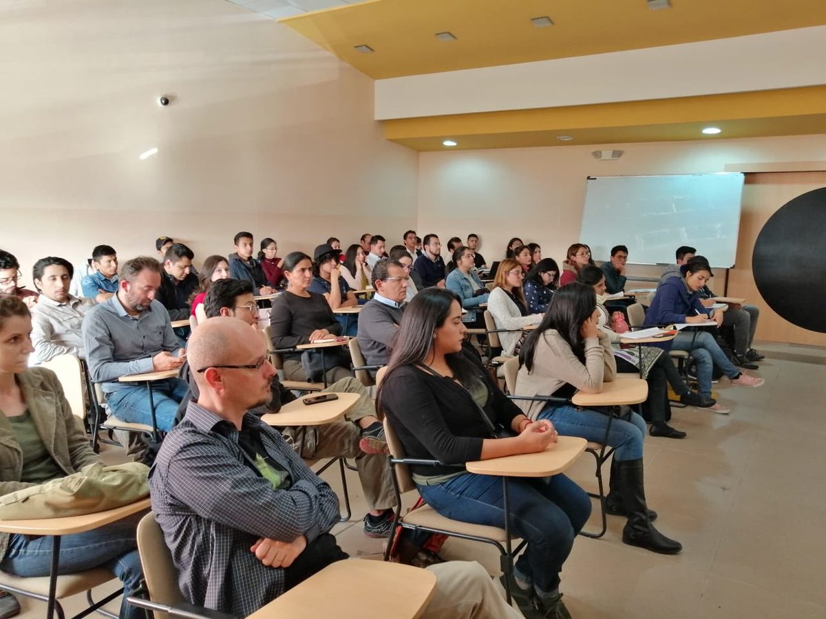 djcruz_s's tweet photo. Estudiantes de #Biología presentes en la mesa temática "RETOS PARA LA CONSERVACIÓN DE LA BIODIVERSIDAD EN UN ESCENARIO DE CAMBIO CLIMÁTICO” #InvestigaInnovaUTPL, dirigido * Dr. Ángel Benitez y Mgtr. Fausto Lopez, con colaboración grupos de investigación #BioTrop #MS2E #EcoSs_Lab https://t.co/kW41VNOUCz