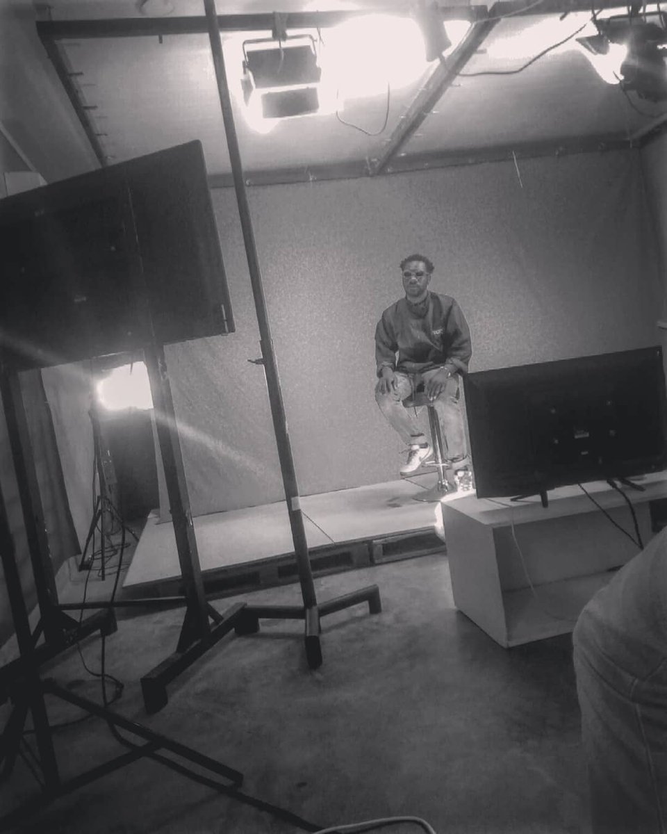 meettheKRU's tweet photo. Did a young interview for @ThisIsFreshTV with the big hommie @BugsytheKID
#Shapeshifting #rap #boombap #rawrap #Freeverse #quick16 #africa https://t.co/qyWGAmWAnC