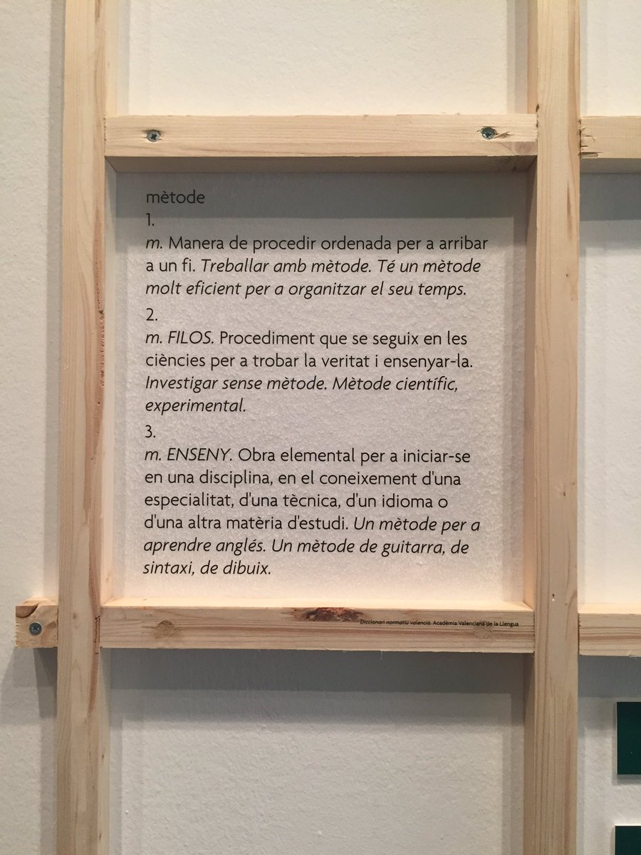 antoninavarro's tweet photo. Ací la proposta didàctica: 1. Visibilització dels termes clau a manera d’etiquetes 2. Ex. de per què científics com detonants dels projectes #CsABP 3. Utilizació del disseny en analògic i de codis QR per ampliar info 4. Concurs de “pq” que es poden afegir a una tauleta #CsCEFIRE https://t.co/FyeMNqMypx