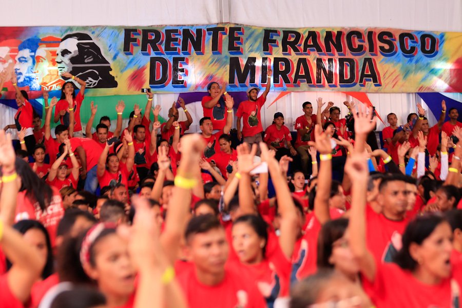 PresidencialVen's tweet photo. #EnVivo 📹 | “Hace 16 años nació este Frente Francisco de Miranda para ir a cumplir tareas sociales, tareas profundas de valores de nuestro pueblo ¡Una creación de Chávez y Fidel!”, dijo el mandatario nacional @NicolasMaduro https://t.co/D5CmW1ZqpP