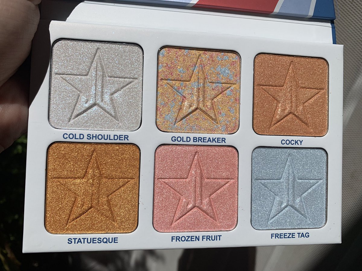 Omg my JAWBREAKER pallets arrived colors are so dam pretty 😍 even tho a bitch don’t do her make up jaja just buying <a href="/JeffreeStar/">Jeffree Star</a> his pallets cuz they so dam pretty, just waiting for my JAWBREAKER mirror and make up bag