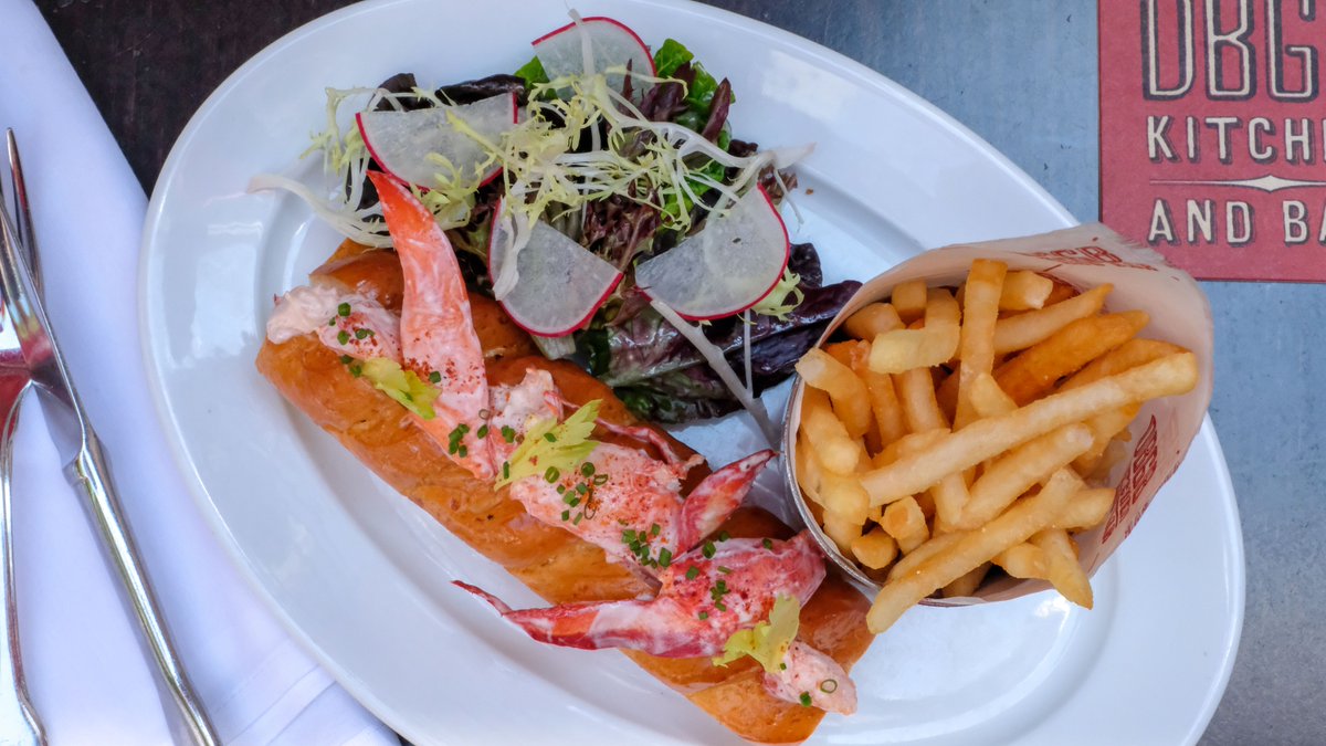 It’s never too early to make brunch plans, especially when it involves our lobster roll and an option to go bottomless (with drinks, not clothes)! Reserve your table using the link in our bio.