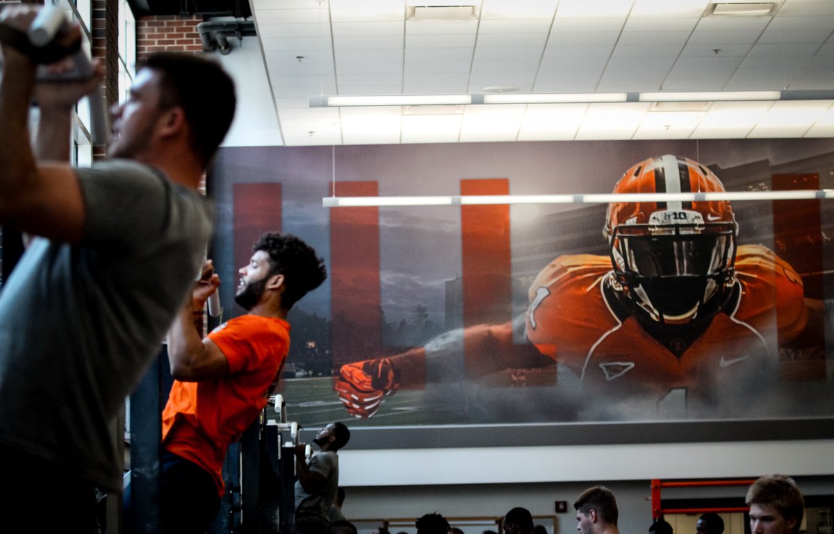 IlliniFootball's tweet photo. 💪
#Illini 🔶🔷 https://t.co/VxqGgUPW4d