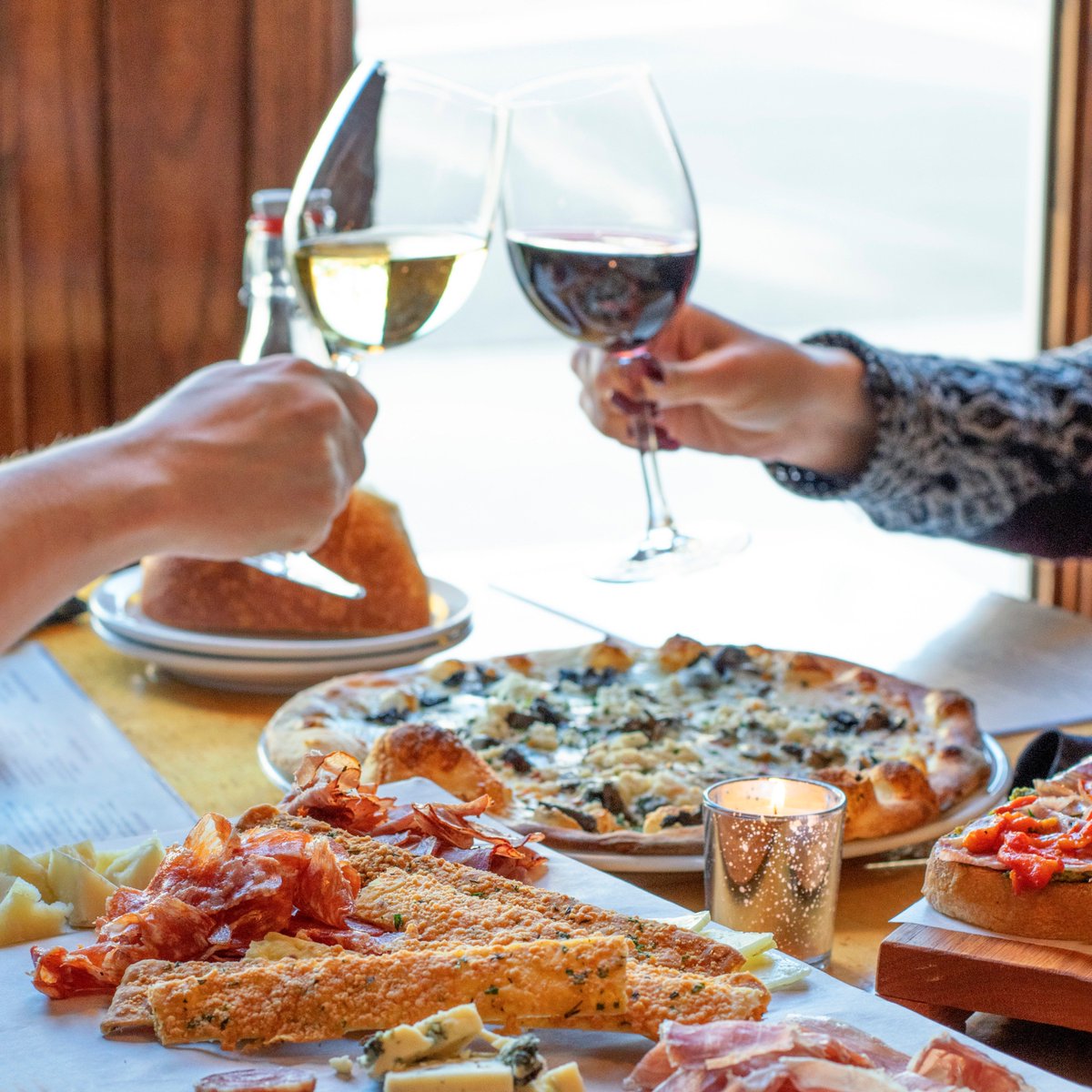 Cheers to a perfect #weeknight date night🍷