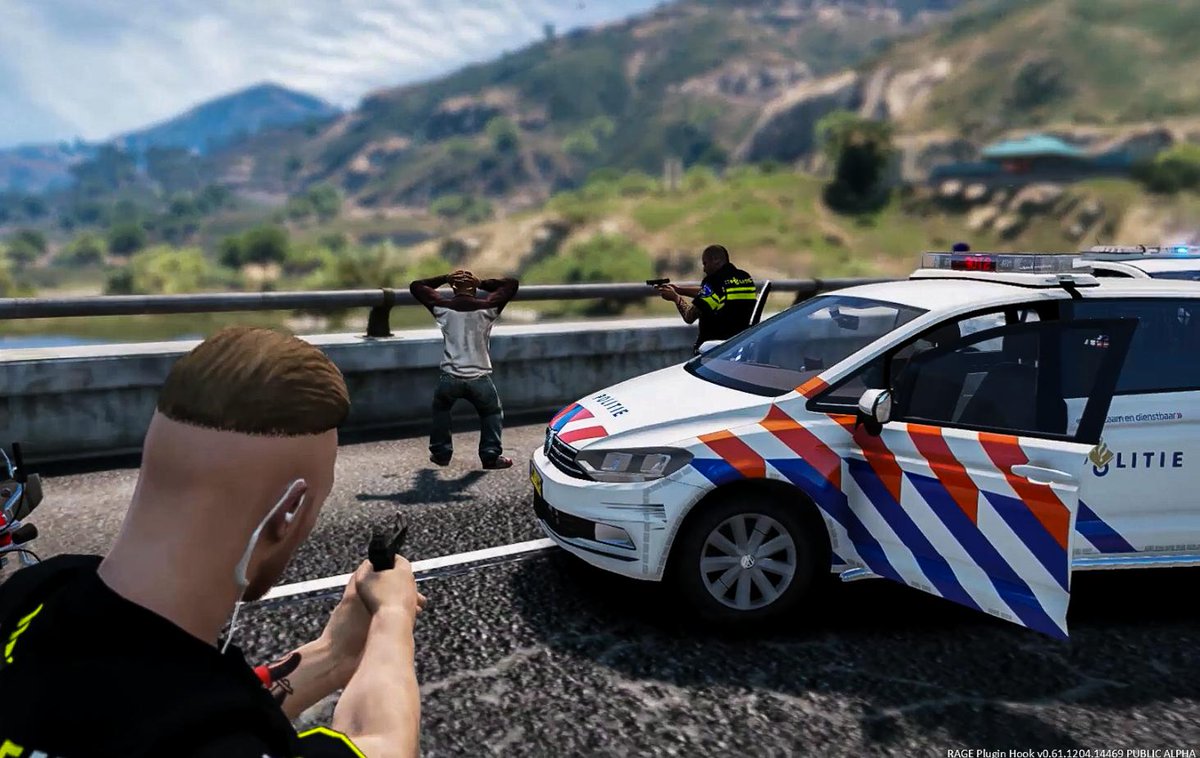 CodeZeroScreens's tweet photo. GTA 5 LSPDFR Day 268 - Preventing a Knife Attack [DUTCH] (@GTAVLSPDFR) https://t.co/KIyQ8aI7jY https://t.co/7Jg4L7b3Bb