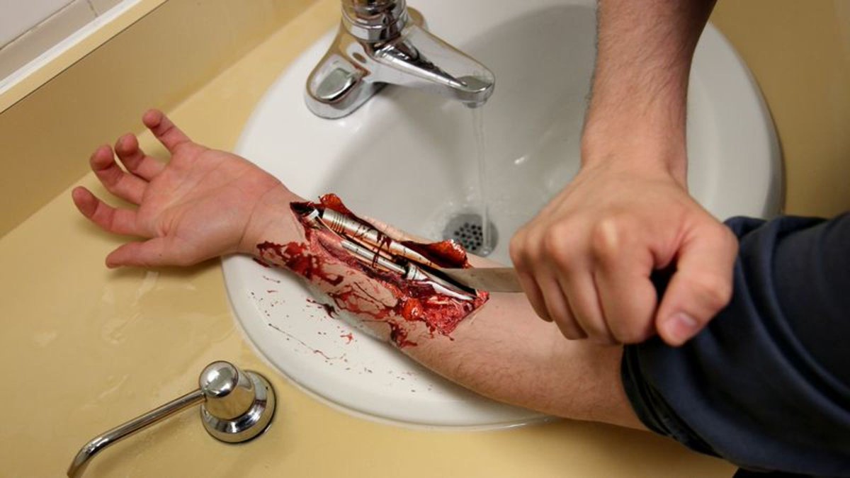 New Study Finds Best Way To Determine If You Are Android Still Cutting Open Forearm To Reveal Circuitry Within trib.al/aaoSMve