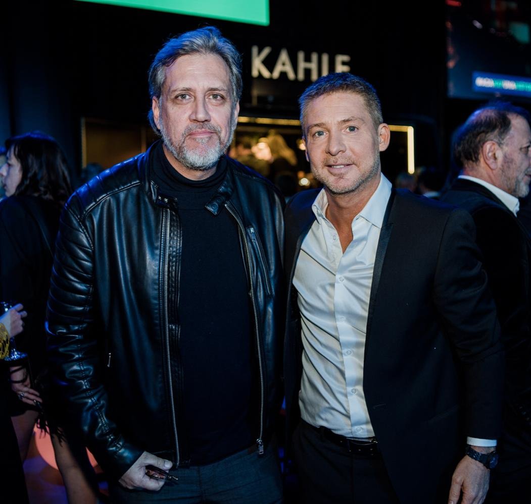 farfantv's tweet photo. Con el Mejor de Todos.
Gracias @chuecosuar por las oportunidades, por tu consideración y por tu afecto.
EL#1 de la Televisión. Por lejos.
#TeamSuar
#Polka25Años
@PolkaProd @eltreceoficial https://t.co/hlngp7ixNw