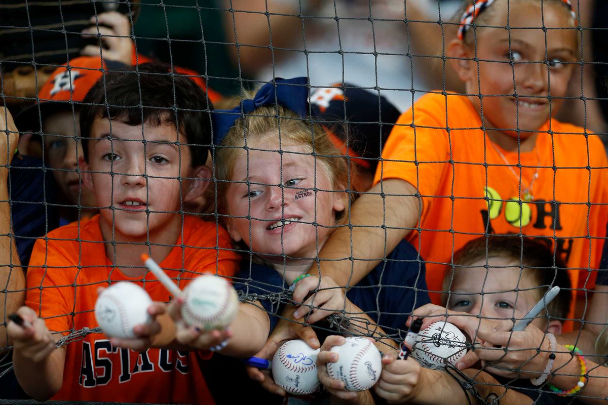 NegroLeagueFilm's tweet image. Thoughts? With fans constantly looking at their phones do you think this is contributing to more people being injured by foul balls? Or are we just hearing more about it? #safety #protectivenetting #WhatDoYouThink
