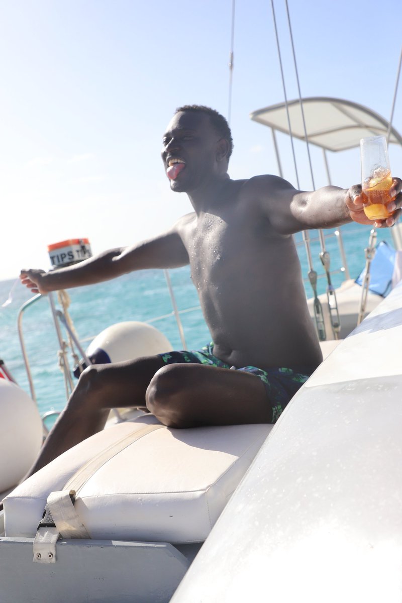 LD23's tweet photo. Bbbbbiiiiitttttccccchhhhh!!!!! It's on in a couple more days!!! Dear God...I'se here!!! Vacation coming!! Time to get on that boat bitch! #VineyardTime #vacation https://t.co/0KaKwFeLqn