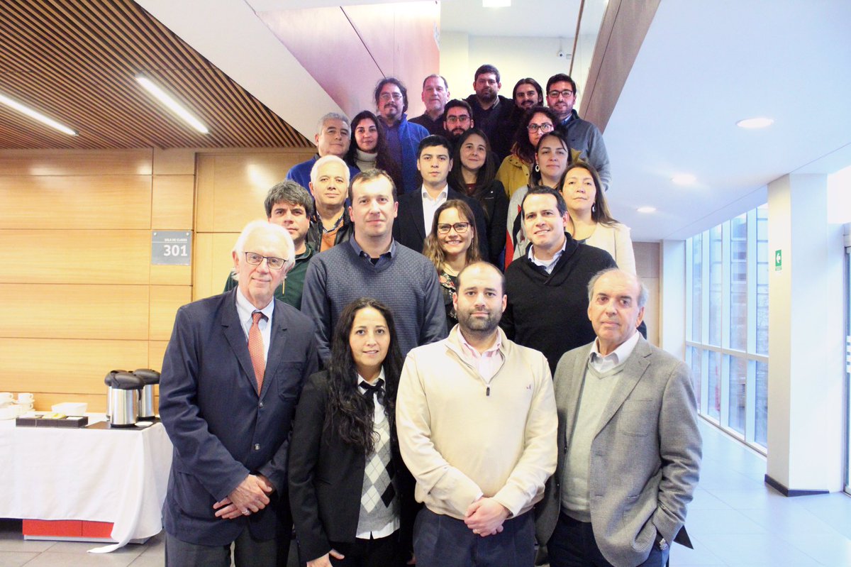 Con mucho éxito este lunes se ha dado inicio al Postítulo en Cierre de Faenas Mineras. La clase inaugural ha estado a cargo del académico de University of British Columbia, Dirk Van Zyl. Damos la bienvenida a los nuevos alumnos que se suman a esta tercera versión del programa.