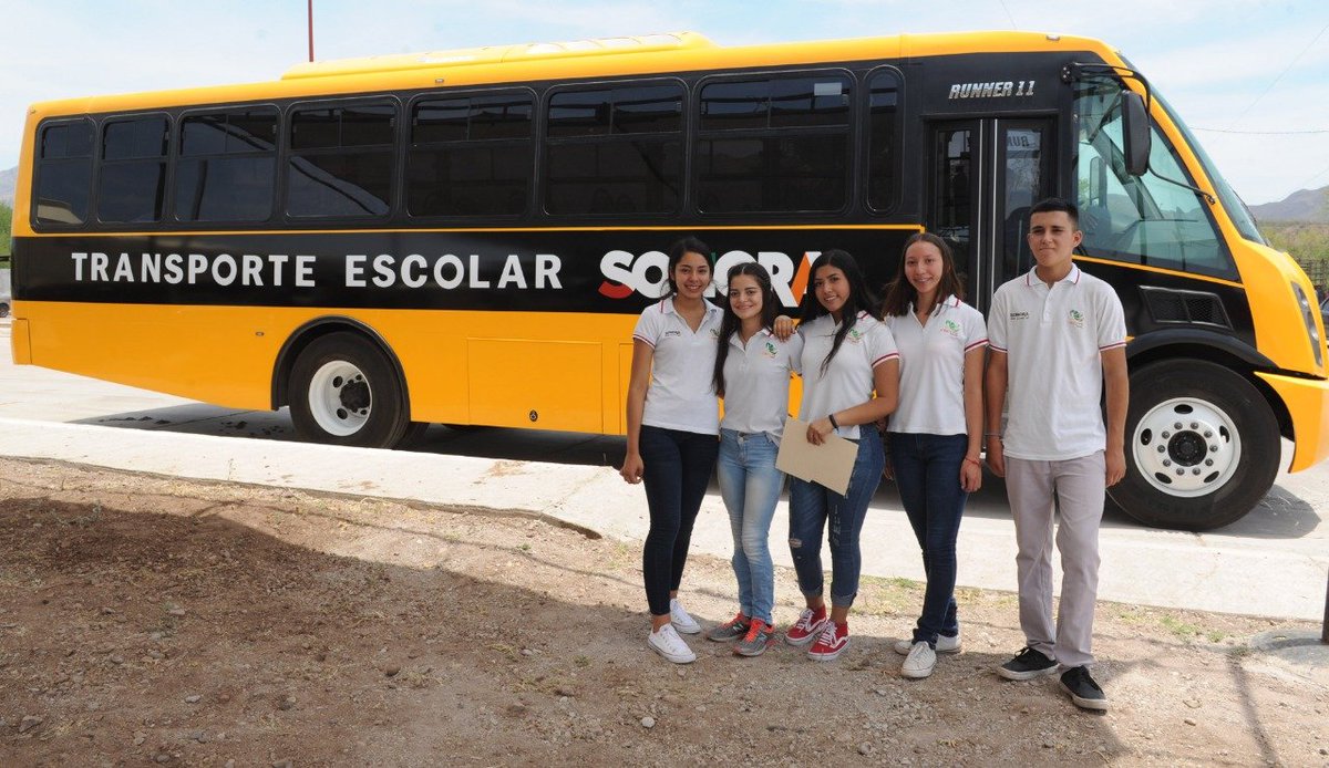 ClaudiaPavlovic's tweet photo. ¡Ya andamos con todo 💪recorriendo de nuevo los municipios! En #Bacadéhuachi y Buena Vista de #NácoriChico entregamos apoyos de vivienda, obras de pavimentación, mejoramiento en la luz eléctrica y el transporte escolar que necesitaban. El esfuerzo ha valido la pena. ¡Felicidades! https://t.co/ZpWLUlLfmn