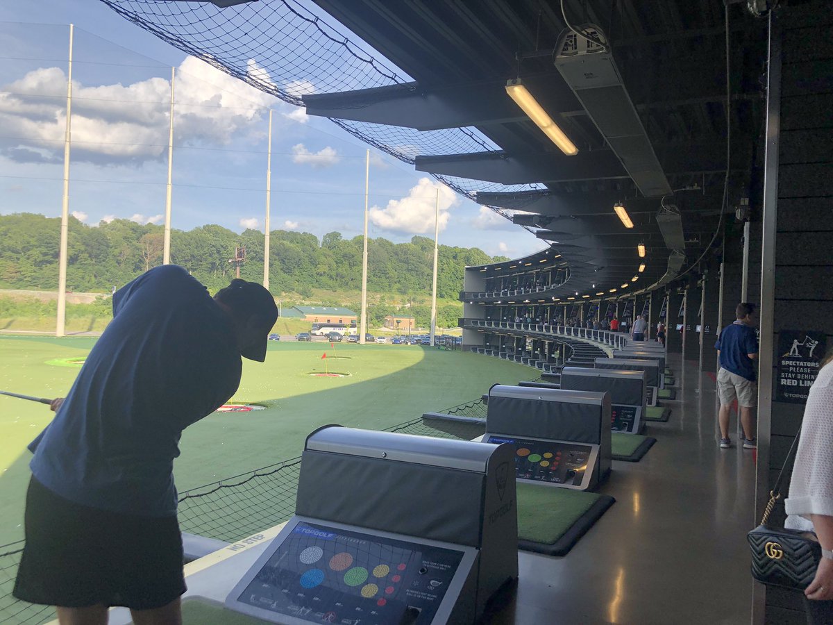 oascok's tweet photo. Chilling @Topgolf tonight!!! #OK2PA https://t.co/rXGFAfccXE