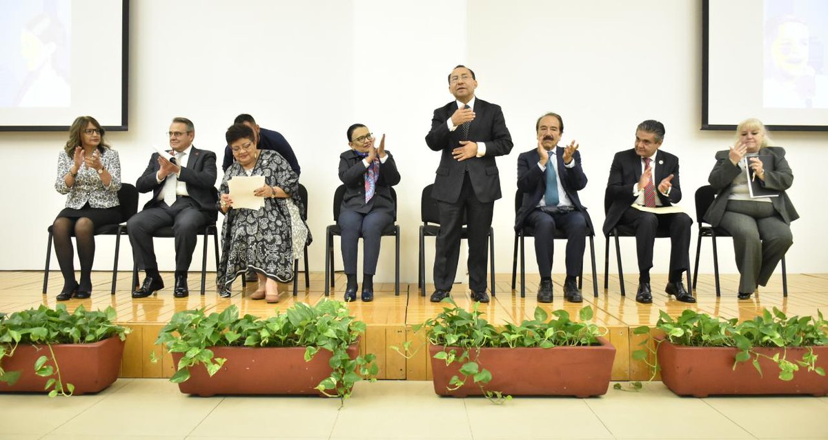 PJCDMX's tweet photo. #GranFinal El presidente del #TSJCDMX destacó que el 1er Concurso de Oratoria de la Constitución de la #CDMX es un certamen para rendir
tributo a la palabra, al orador y al orden supremo que rige a nuestra Ciudad. Sigue la transmisión en vivo ➡️https://t.co/IgNE9zhlYC https://t.co/n9XPWc6hkX
