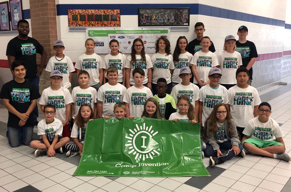 DISDBroncoPride's tweet photo. Students are actively engaged this week for DISD’s STEM Camp Invention! #DISDLeadingandLearning https://t.co/LhLVKhkzxj