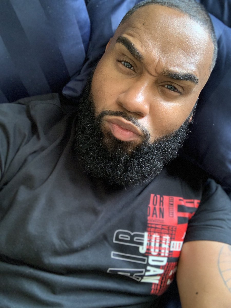 KSCOTT_iam's tweet photo. As you become more clear about who you really are, you’ll be better able to decide what is best for you – the first time around. #YAHDA #beardedone #beardedsinger #beardporn #beardedblackmen #beardedlife #beardedgentleman #sheamoisturemen #beardedforlife #beardo #beardedking https://t.co/hrgmR6AqYI
