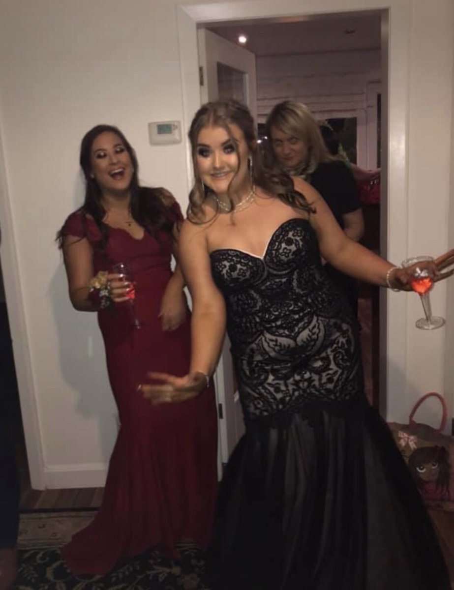 kaitlynSobrien's tweet photo. @lia_rogerson happy bday to this beaut💕hope u have an amazing day and I’ll see you soon to celebrate🥳love u xx https://t.co/dPRf8bpToR