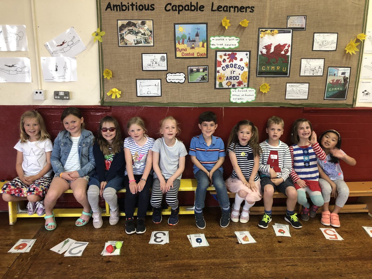 French4Kids_LCF's tweet photo. Our juniors today @RadyrPrimarySch did a fantastic job on their play of Sleeping Beauty in French and our Infants sang is all their knowledge about fruits and vegs and body parts en français too. Bravo!! #frenchassembly #frenchclub #lunchtimeclub #languagelearning https://t.co/G471MzJTgv