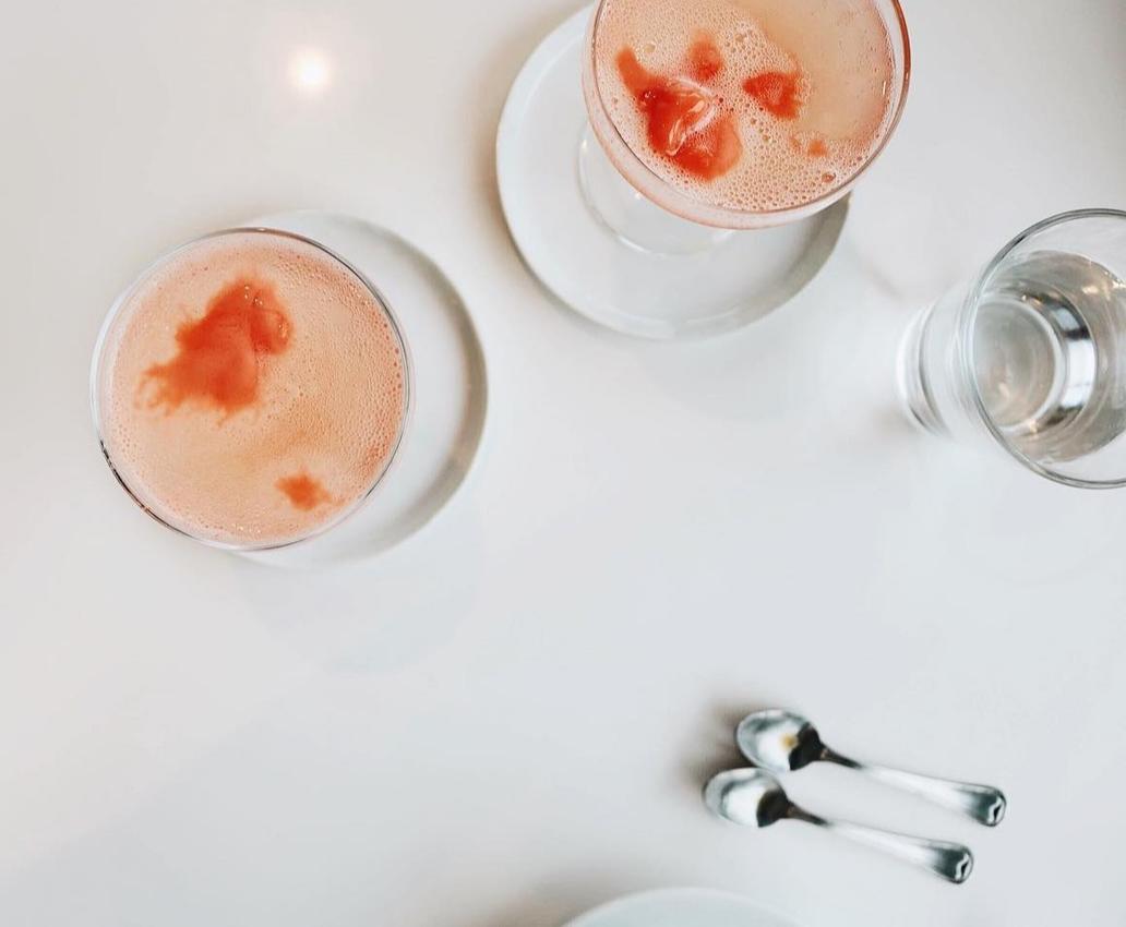 On Wednesday, it's happy hour all night long! We know you don't want to miss out on that! 😉🥂#verreonthewater #verreyvr
.
.
.
.
.
📷 <a href="/eva_mcm/">Eva MCM</a>