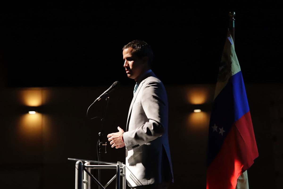 jguaido's tweet photo. Sabemos claramente el deber que tenemos con Venezuela y lo vamos a cumplir. A pesar de un régimen derrotado, que persigue a todo un país y solo ejerce el poder para permanecer, no vamos a desmayar hasta tener la certeza de que logramos salir adelante. https://t.co/QFjD4imrNw