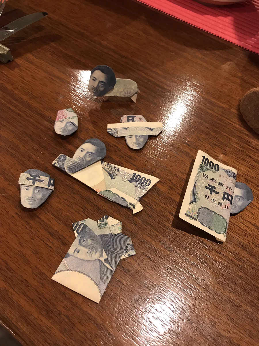 千円札が七変化！？隣のおじさんが折り紙の技見せてくれたwww