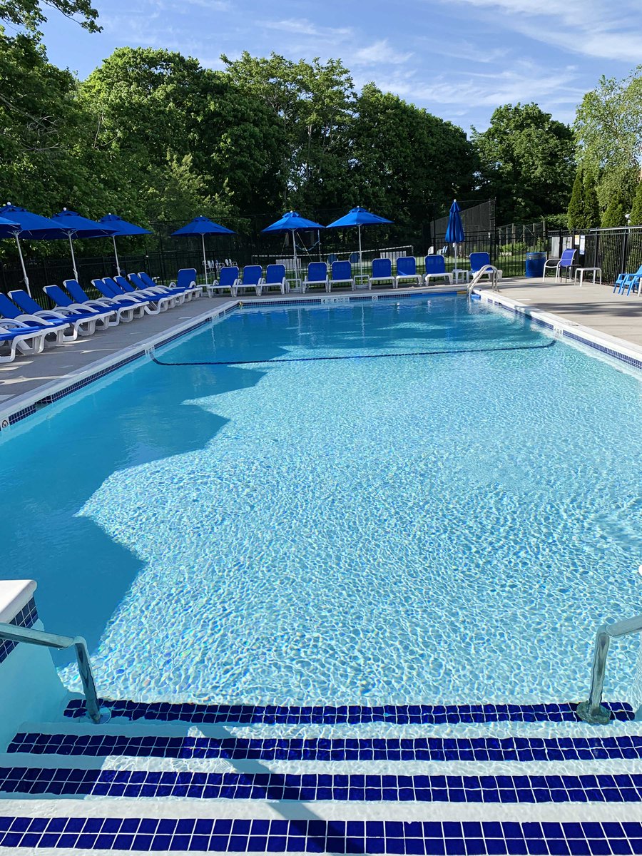LawlorMedia's tweet photo. #WeekendGetaway to the charming @Southampton_Inn and enjoy the pool, #lunch #dinner at #ClaudesRestaurant, or a tennis match in honor of #NationalTennisWeek. #InfluencerMagazine https://t.co/OFxbxJnNeF https://t.co/BCCA0HUOz3