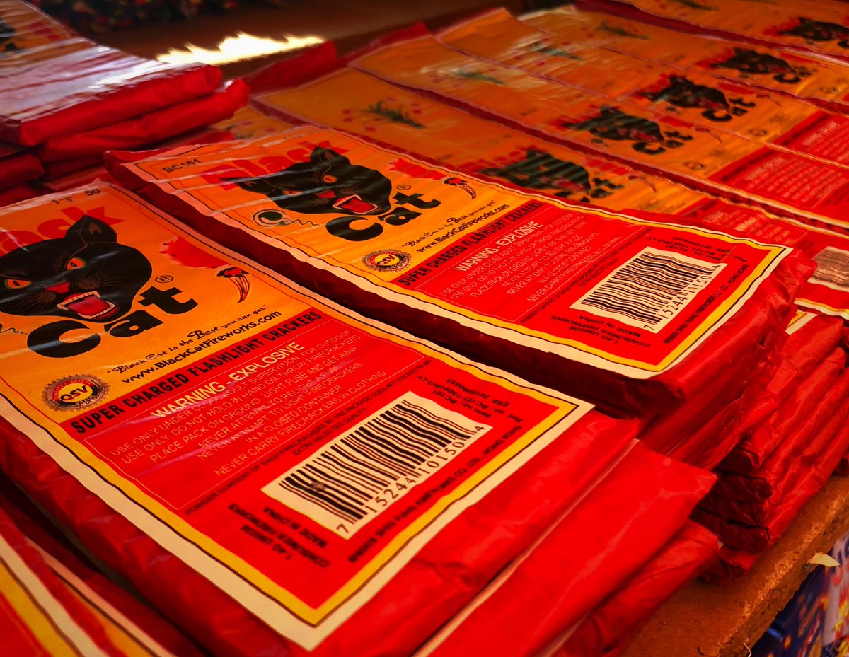 A1Maumelle's tweet image. Official Black Cat Retailer ~
#arkansas #katv #kark #fox16 
#Comeseeus #Arkansas #family #morganmaumelle #fun #familytime #lakelights