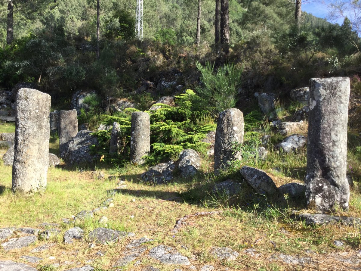 bretemas's tweet photo. «Seis portas para o Xurés», crónica dunha viaxe arraiana polo Val do Limia 

https://t.co/pER1Hxdd3N

#RBTGX #reservadabiosfera #transfronteiriza #Gerês #Xurés @poctep @RXures @magago @LuciaPerezMusic @jorgecoira @vizcainomusica @portasdoxures #liriodoXures https://t.co/nEQaEkBHPb