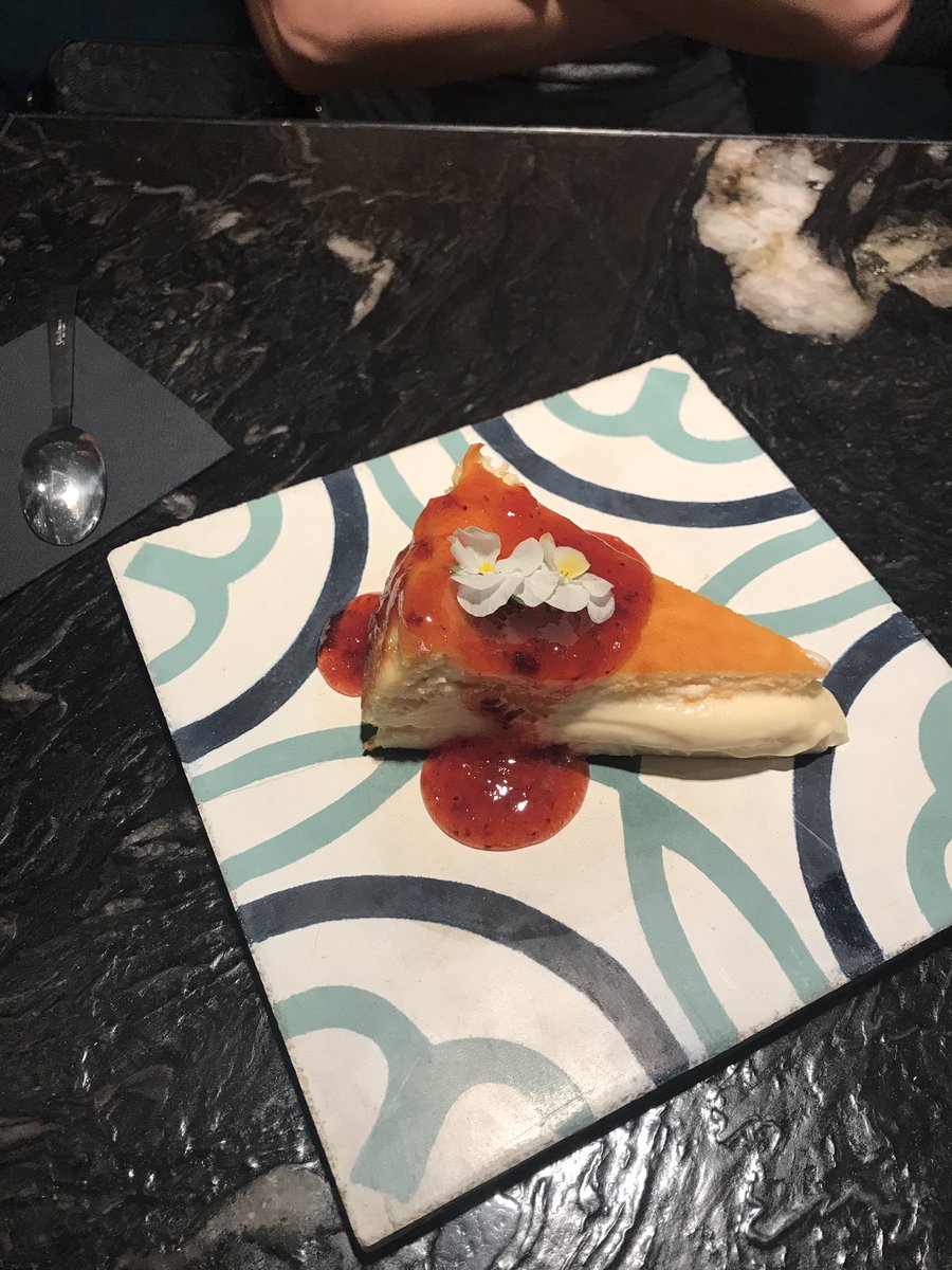 Y hoy volví a sentir el contenido con tan solo probarlo. Es lo que tiene cada cucharada de la #cheesecake del #restaurante #webistrot en #barcelona , que engancha y se escribe sola.