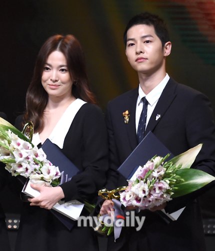 [BREAKING] Song Joong Ki announces he is in the process of filing for divorce from Song Hye Kyo

n.news.naver.com/entertain/now/…