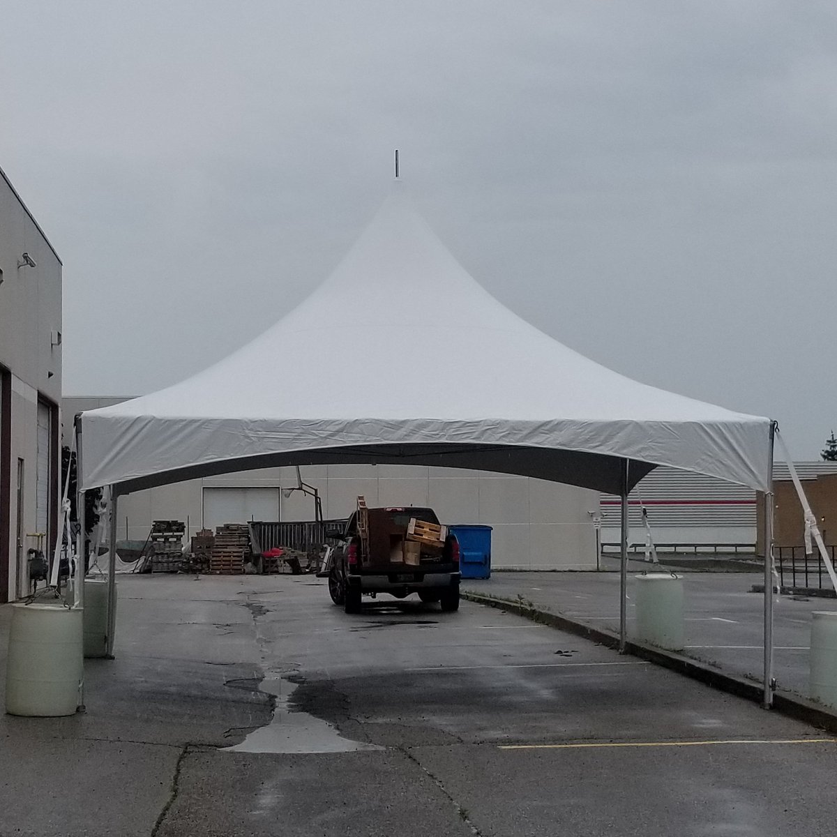 DECORRENTcom's tweet image. Planning an event? Need to rent a tent? We offer FREE linen or chair cover rentals with any tent rental order until August. Decor-rent.com/tent-rentals