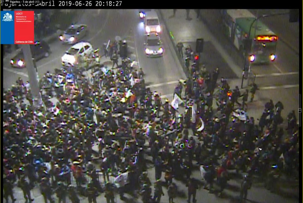 TTISantiago's tweet photo. Tránsito suspendido momentáneamente en Av 5 de Abril /Av Pajaritos, por grupo de manifestantes en el lugar #maipú https://t.co/Ga5sxMYSmh