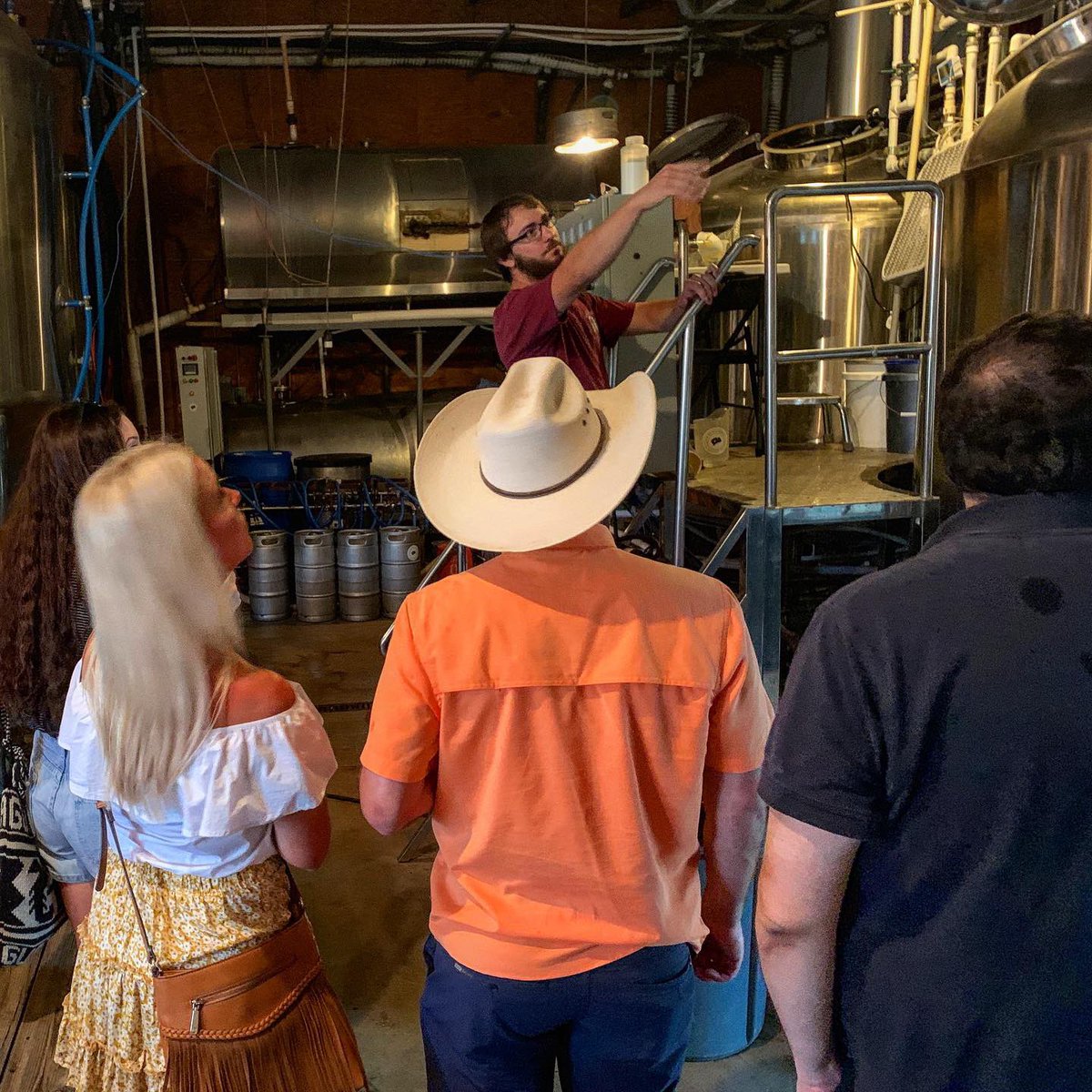 TexasBucketList's tweet photo. Happy hour at New Republic Brewery! Treating our Experience Bryan College Station winner to some super suds! #thetexasbucketlist #experiencebcs #coldbeer https://t.co/jAQdZOgM1n