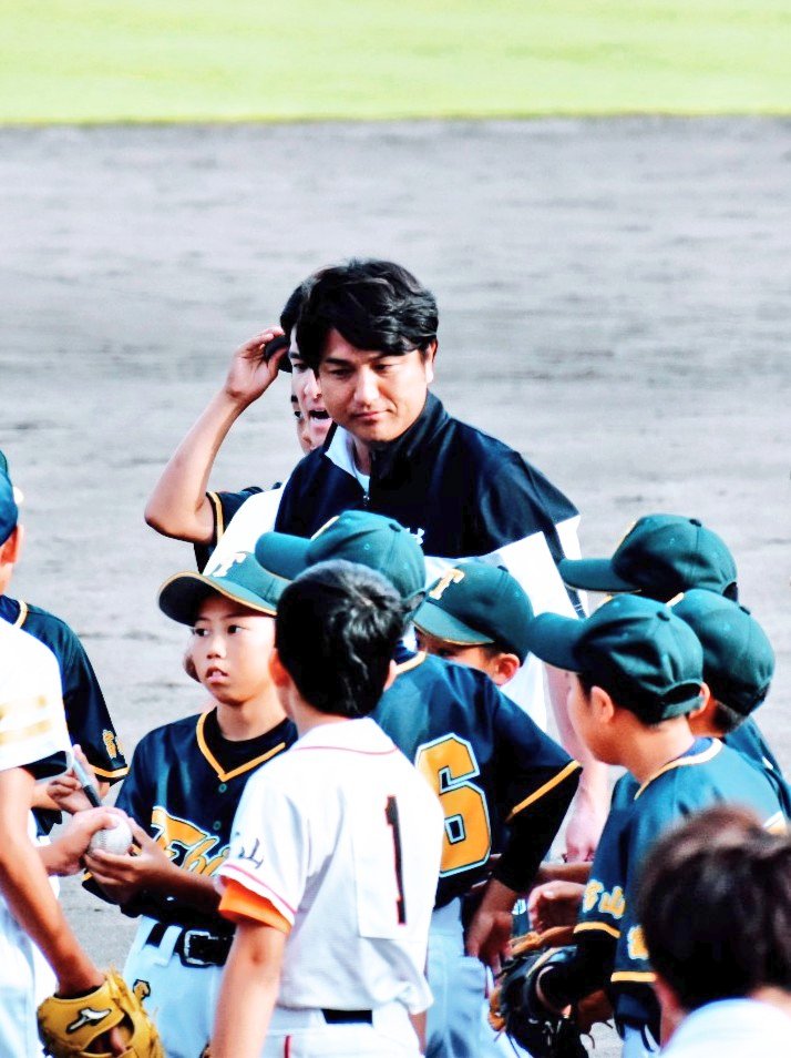 Taka 高橋由伸 1975 4 5 二岡智宏 1976 4 29 ボールパークに高橋由伸さんが イベントで来場するので行って来ました 同年代 ジャイアンツで活躍した二人は 今も若くイケメンですネ Taka 高橋由伸 1975 4 5 二岡智宏 1976 4 29 ボールパークに高橋由伸さんが イベントで来場するので行って来ました 同年代 ジャイアンツで活躍した二人は 今も若くイケメンですネ